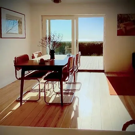 Сasa de vacaciones Beachfront At With Sea View