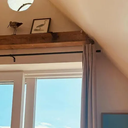 Beachfront At With Sea View Vakantiehuis *