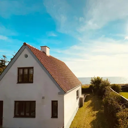 Beachfront At With Sea View Vakantiehuis *