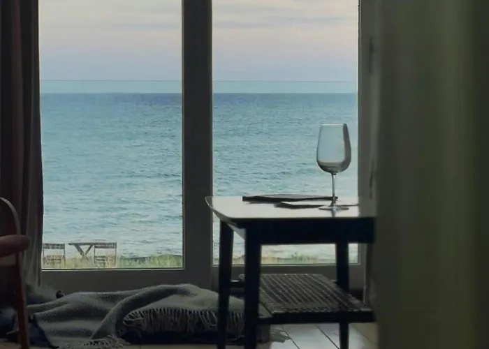 Hébergement de vacances Beachfront At With Sea View