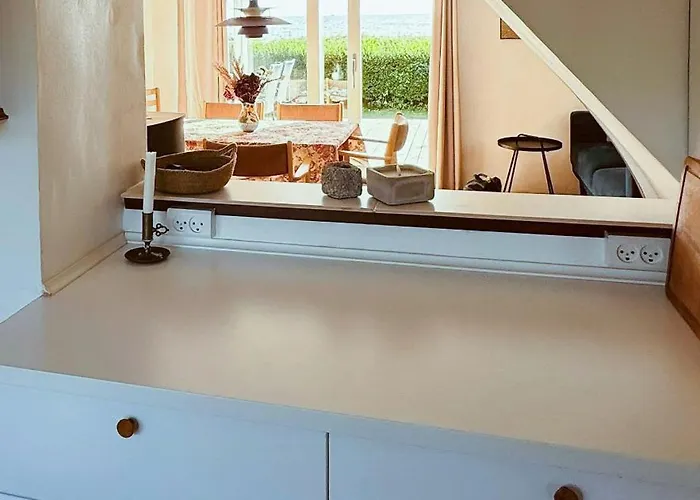 Beachfront At With Sea View Hébergement de vacances *