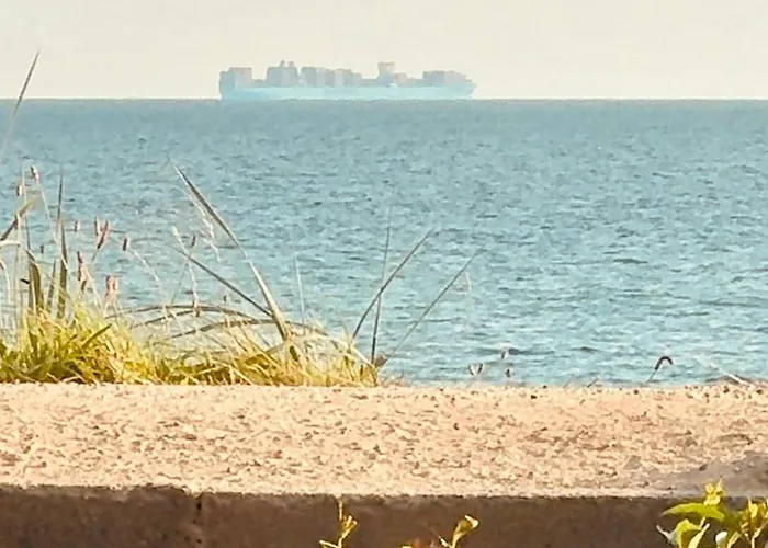 Beachfront At With Sea View Hébergement de vacances Dannemare
