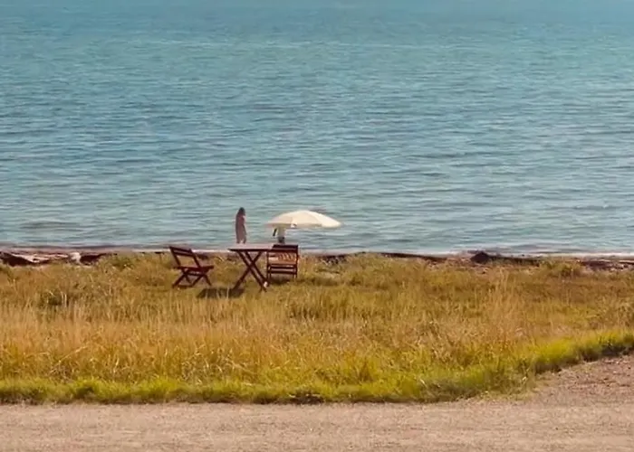 Beachfront At With Sea View Hébergement de vacances