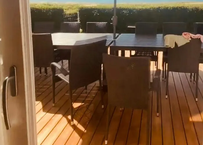 Hébergement de vacances Beachfront At With Sea View