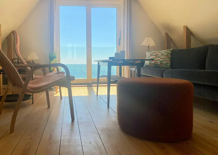 Beachfront At With Sea View Hébergement de vacances